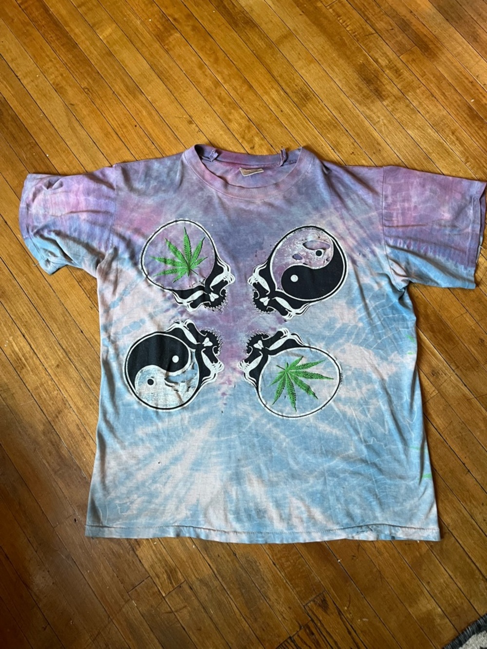 Vintage 1980s Thrashed Grateful Dead Band t-shirt
